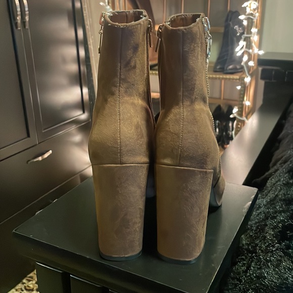 GBG brown suede like platform heeled ankle bootie - Picture 9 of 10